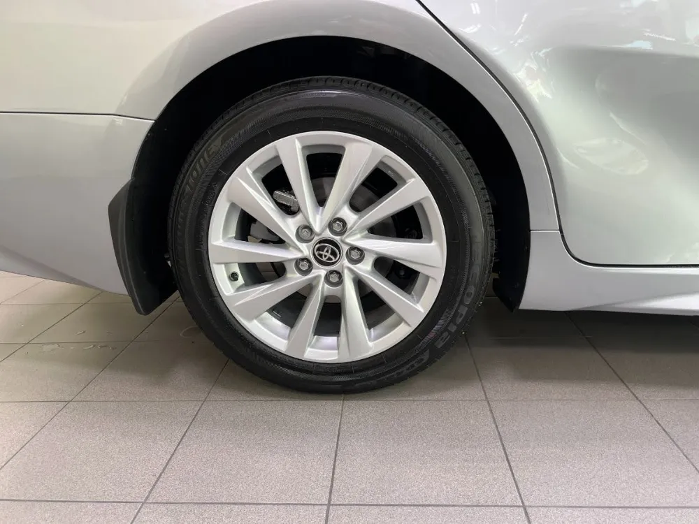 2022 Toyota Camry SE FWD Celestial Silver 5